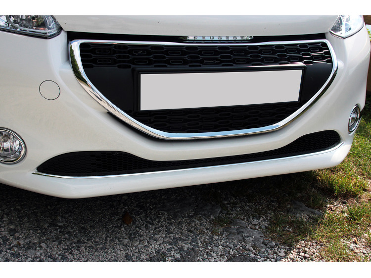 Lower radiator grill chrome trim Peugeot 208 12-15 & Peugeot 208 phase 2 15-19