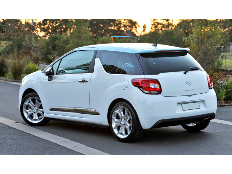 Side windows lower chrome trim Citro&euml;n DS 3
