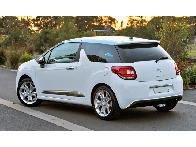 Spoiler chrome moulding trim Citroën DS 3