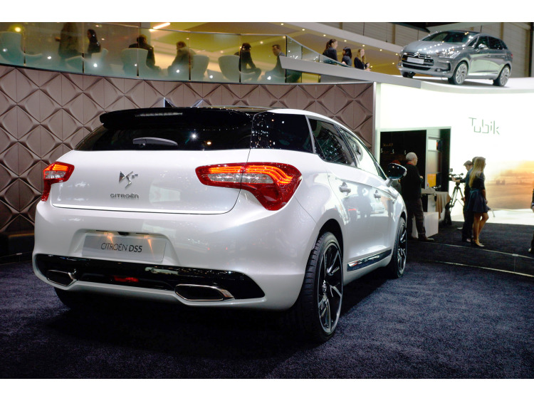Trunk chrome trim Citro&euml;n DS 5